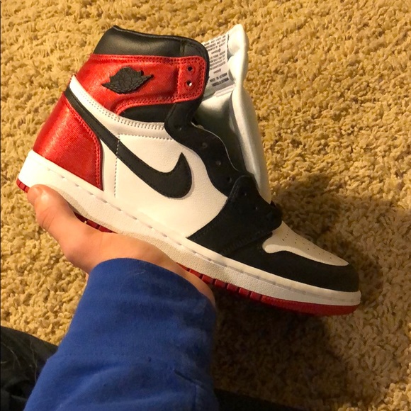 nike air jordan 1 satin black toe